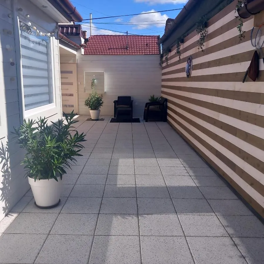 White Wood House - Eger Apartment 0*,  Hungary